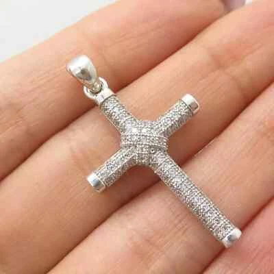 Colgante de cruz de diamantes enchapado en oro blanco de 14 quilates de 1,50 quilates creado en laboratorio para hombre Foto 1 de 4