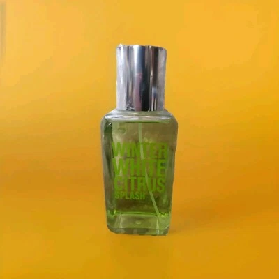 Botella de vidrio Bath & Body Works Winter White Citrus Splash Mist spray 10 OZ RARO Foto 1 de 2