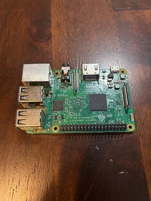 Raspberry Pi 3 Modelo B Cuatro Núcleos 1.2ghz 64bit CPU 1GB RAM WiFi y Bluetooth 4.1 Foto 1 de 4