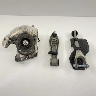 05-12 Porsche Boxster Cayman 987 Buje de nudillo delantero izquierdo con juego de brazo de control OEM Foto 1 de 4