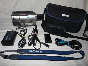 Sony PAL CCD-TR617E PAL HI8 8mm Video8 Camcorder VCR Player Video Transfer - Picture 1 of 5