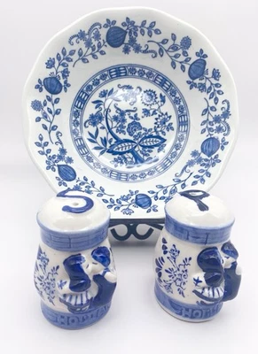 Enoch Wedgwood Tunstall Cereal Soup Bowl Blue Heritage Pattern Blue Onion Set - Image 1 of 4