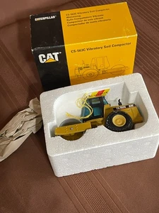 CAT CS-563C Vibratory Soil Compactor Launch Edition Norscot 4011 - Picture 1 of 14