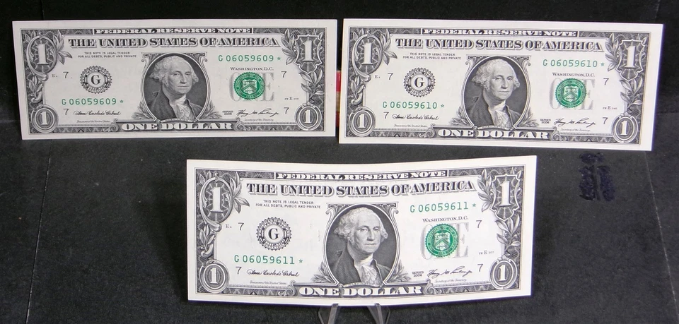 2006 $1 FRN Chicago G Star Note Set (3) Sequential, Crisp Uncirculated - Image 1 of 2