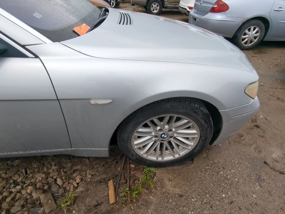 2002-2005 Bmw 745i Passenger Fender U6K2O - Image 1 of 3