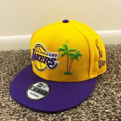 Boné chapéu Los Angeles Lakers New Era 9Fifty Snapback vários logotipos - Imagem 1 de 4