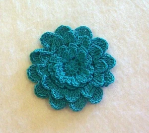 Apliques de flores de mamá de 4 capas verde azulado oscuro de ganchillo costura acolchada mediana - Imagen 1 de 2
