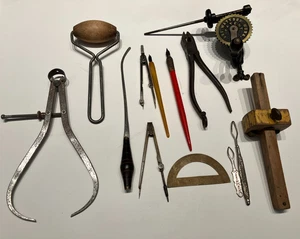 Lot 13 vintage/antique tools, utensils, pens - Bild 1 von 9