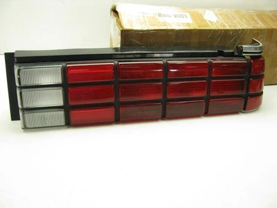 SELLO SIN PEGAR - 4174762 Luz trasera lámpara lado derecho pasajeros para 84-85 Dodge 600 Foto 1 de 4