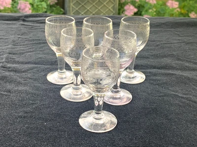 6 Anciens Verres à Liqueur en Verre soufflé et Taillé Cave à Liqueur - Photo 1/4