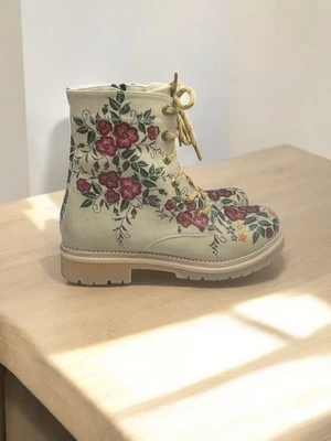 Goby Long Boots TMB1046 Beige And Floral Combat Sz 39 EU 8.5US Zip - Image 1 of 4