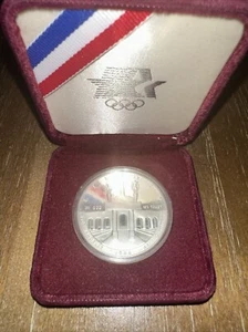 Commemorative Silver Proof Dollar 1984 Los Angeles Olympics Uncirculated $1 Coin - Picture 1 of 2