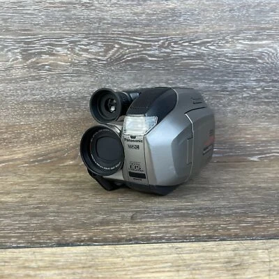 Panasonic Palmsight PV-L759D 4" LCD 300x Digital Palmcorder Camcorder For Parts - Image 1 of 4