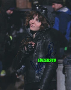 CAMREN BICONDOVA SIGNED 8x10 Photo Gotham Selina Kyle Catwoman Shake It Up - Picture 1 of 2