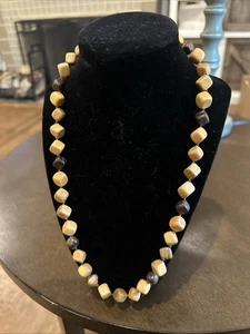 Collar de madera marrón oscuro y claro cuentas geométricas cierre de langosta de metal de 11,5 pulgadas - Imagen 1 de 5