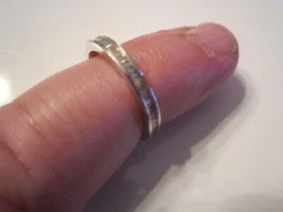 ANEL DE OURO BRANCO 18K COM CRISTAIS - SWAROVSKI - 2 GRAMAS TW - TAMANHO 5 1/2 - Imagem 1 de 2