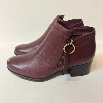 Naturalizer 女式 6.5 M 深红色栗色皮革方跟短靴展示 YS8 — 第 1/4 张图片