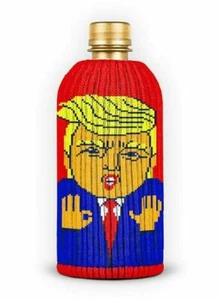 Aislante de bebidas Freaker EE. UU. - 'The Donald' Trump - se adapta a todas las botellas/latas - Imagen 1 de 4
