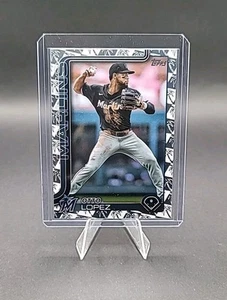 2025 Topps Series 1 Spring Training Parallel Otto Lopez #172 Miami Marlins - Picture 1 of 2