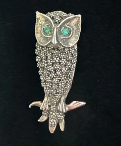 Unusual Vtg Wise Owl Brooch Green Rhinestone Eyes Antiqued Brass Copper 1/7/8" - Picture 1 of 7
