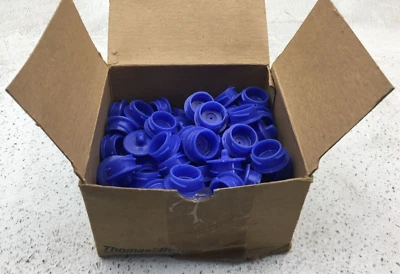 1471 THOMAS AND BETTS 3/4 INCH PUSH PENNY PLUGS LOT OF 100 - Image 1 of 4