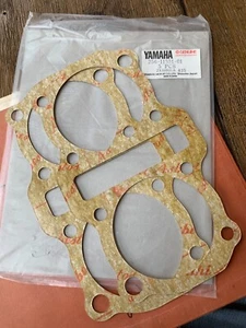 New Yamaha base gasket 256-11351-01 xs1 xs2 TX 650 XS 650 SET OF 2 - Foto 1 di 1