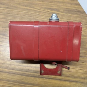 Briggs and Stratton 6 QT. GAS FUEL TANK 394079 291488 W/STRAPS 291490 691937 - Picture 1 of 6