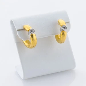 Textured Gold Earrings in 18K with Brilliant-Cut Diamonds - Picture 1 of 7