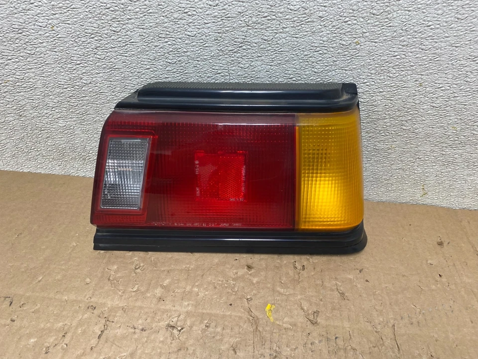 Luz trasera lateral derecha Toyota Tercel 1983 a 1986 pasajero OEM T7692 DG Foto 1 de 4