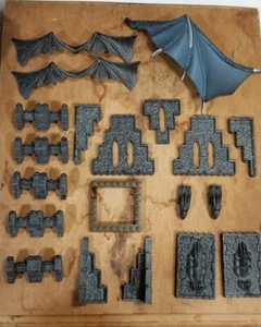 Lote de piezas de castillo Mega Bloks Krystal Wars Dragon Sorcerer 9886 - cabezas de ala de pared - Imagen 1 de 12