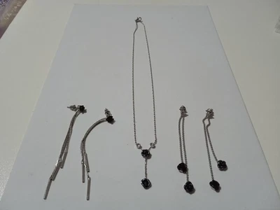 Parure collana e orecchini colore argento con rose nere donna - Immagine 1 di 4