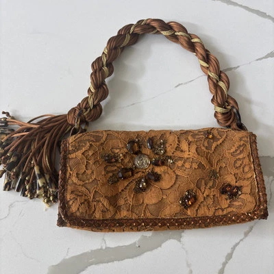 Bolso sin asas de carey bordado con cuentas colección Donna Karan Foto 1 de 4