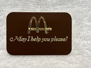 "McDonalds Vintage 1970er Jahre Crew Namensschild/Abzeichen ""May I Help You?" NOS NEU UNBENUTZT - Bild 1 von 7