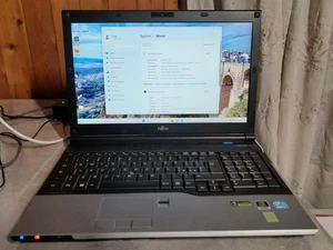 Fujitsu Celsius H720 - Core i7-3630QM, 8 GB DDR3 RAM, 512 GB SSD - Foto 1 di 11