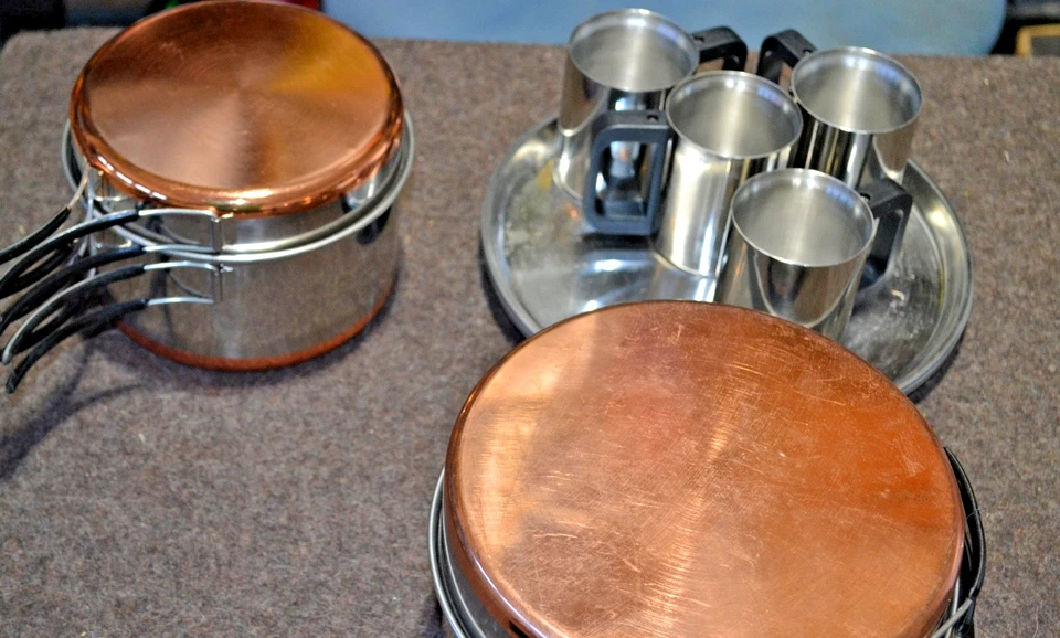 FAMILY CAMPING COOK SET WITH PLATES AND CUPS FOR 4 - Image 1 of 3