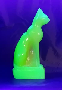 Glow in the Dark Resin Egyptian Cat Ornament Figurine Statue Uranium Glass - Picture 1 of 13