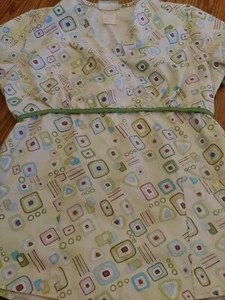 Sb Scrub Top Medium!! Green With Designs - Picture 1 of 6
