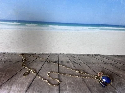 Collar con dije en tono dorado Ivanka Trump. Foto 1 de 4