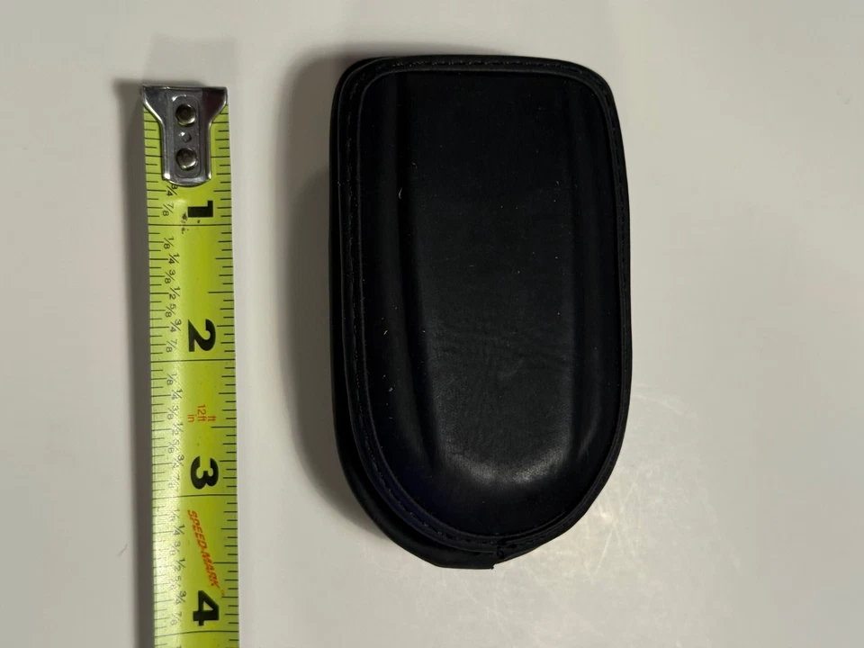 Funda abatible para teléfono con clip para cinturón - Cuero - Negra Foto 1 de 3
