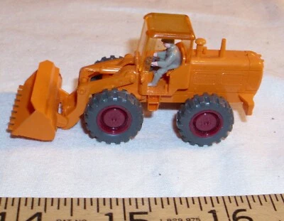 WIKING OF GERMANY FRONT LOADER HO PLASTIC CONSTRUCTION MODEL IN YELLOW - Image 1 of 2