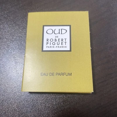 Oud De Robert Piguet Eau De Parfum 0,34 OZ Tarjeta nueva de 1 ml Foto 1 de 4