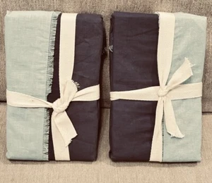 Neu mit Etikett Southern Living Simplicity DUO blaue Fransen Standard Kissenbezüge 2er Set - Bild 1 von 3