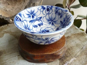 BEAUTIFUL HAND PAINTED JAPANESE BLUE & WHITE FLOWER PORCELAIN BOWL - Picture 1 of 6