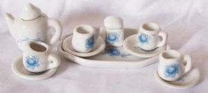 Juego de té miniatura, colección, 13 piezas, cerámica, flores azules sobre blanco - Imagen 1 de 2