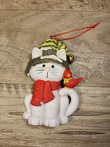 Katze trägt Mütze mit Glocke & Schal rot Vogel hängend oder stehend Weihnachtsschmuck - Bild 1 von 8