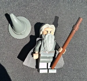 Lego Gandalf il Grigio 79005 Il Signore degli Anelli Minifigure con Cappello da Mago - Foto 1 di 2