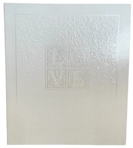 NUEVO EN CAJA Álbum de recortes AMOR en relieve blanco sello distintivo COMPROMISO DE BODA Raro - Imagen 1 de 8
