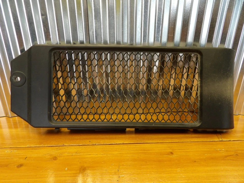 10-17 本田 Shadow Phantom VT750 Radiator Cover Guard 19032-MEG-0000 — 第 1/4 张图片