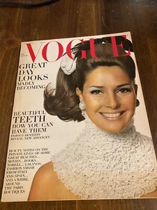 Vogue Magazine October 15th 1967 Veruschka Jean Shrimpton - Imagen 1 de 3