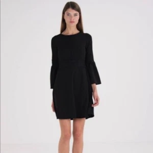 NWT* Banana Republic Bell Sleeve Shift Dress** Black** Size: 2**359075***Cute!  - Picture 1 of 1